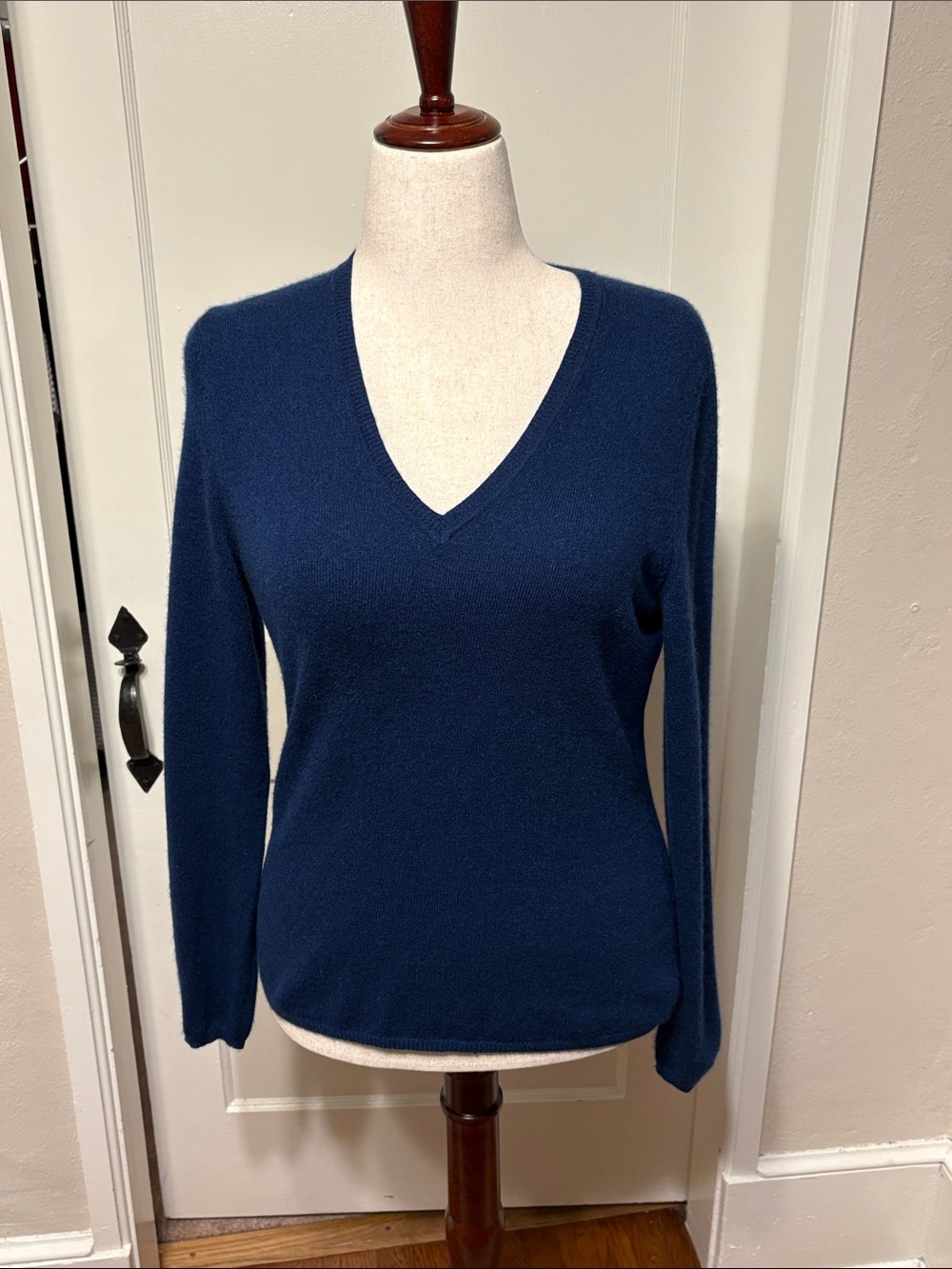 Lord & Taylor 100% Cashmere V-Neck Long Sleeve Sweater - Navy